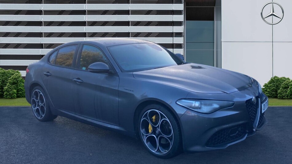 Alfa Romeo Giulia 2.0 TB 280 Veloce [Performance brake] 4dr Auto Petrol Saloon